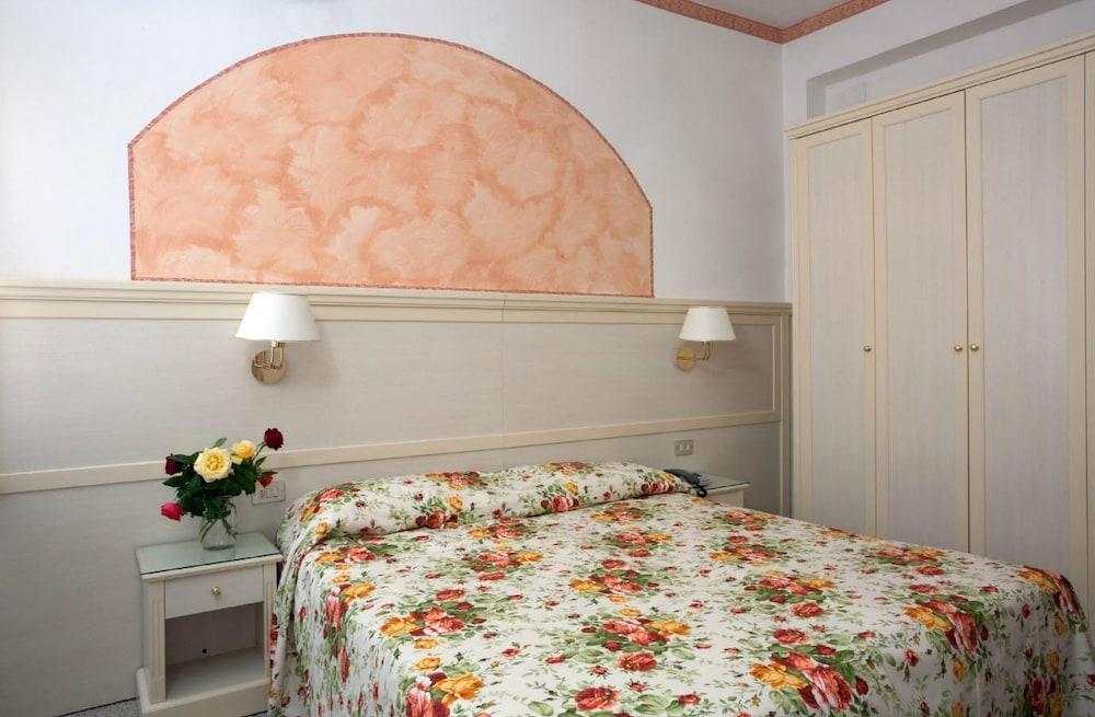 Hotel Arcade Rimini Eksteriør bilde
